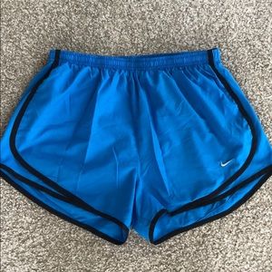 NIKE SHORTS